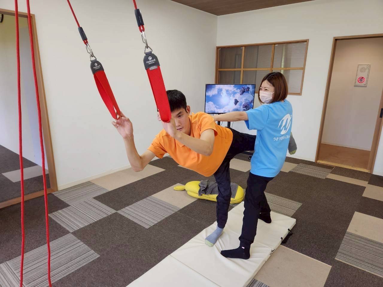 笑顔で働くスタッフ2